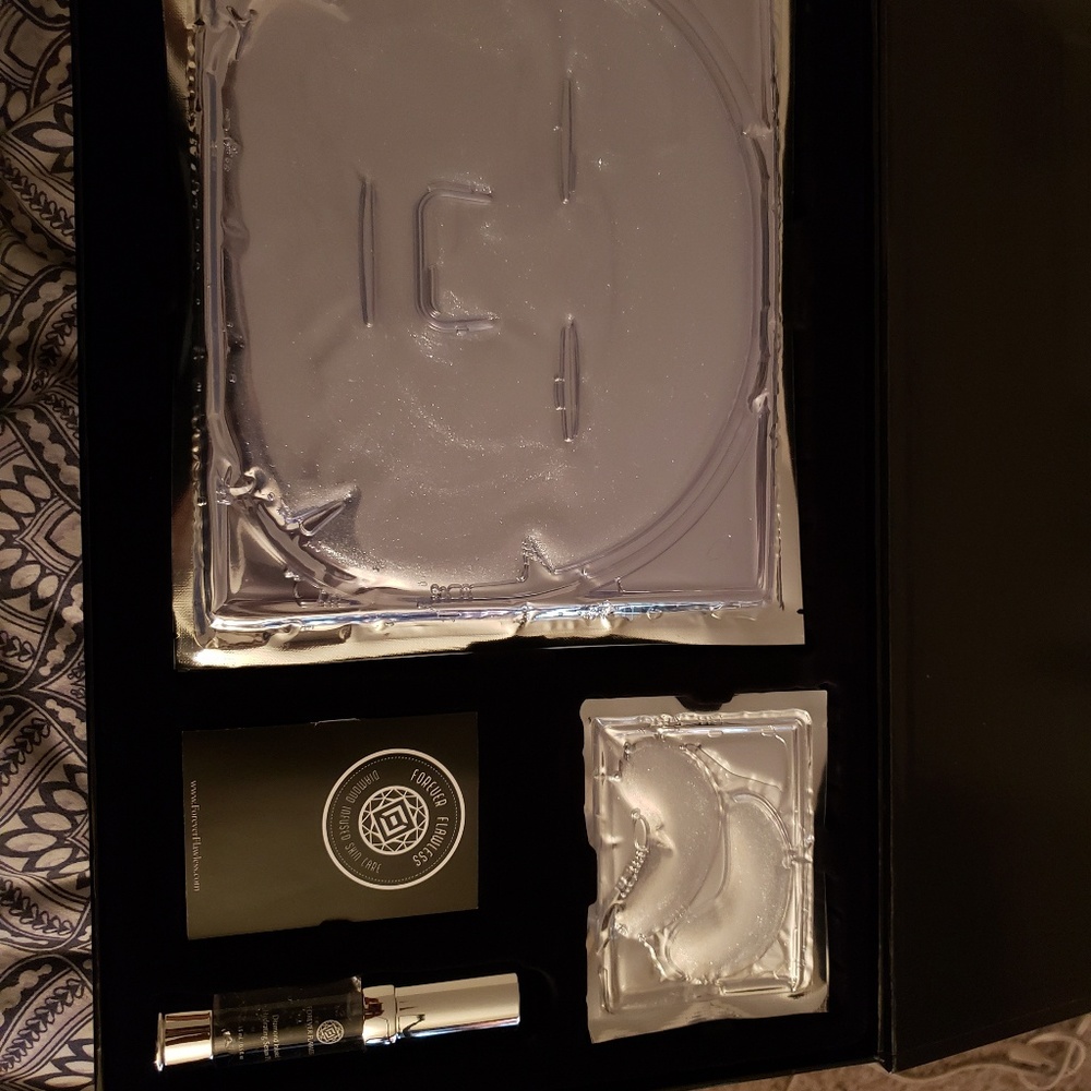 Forever flawless age-defying beauty kit